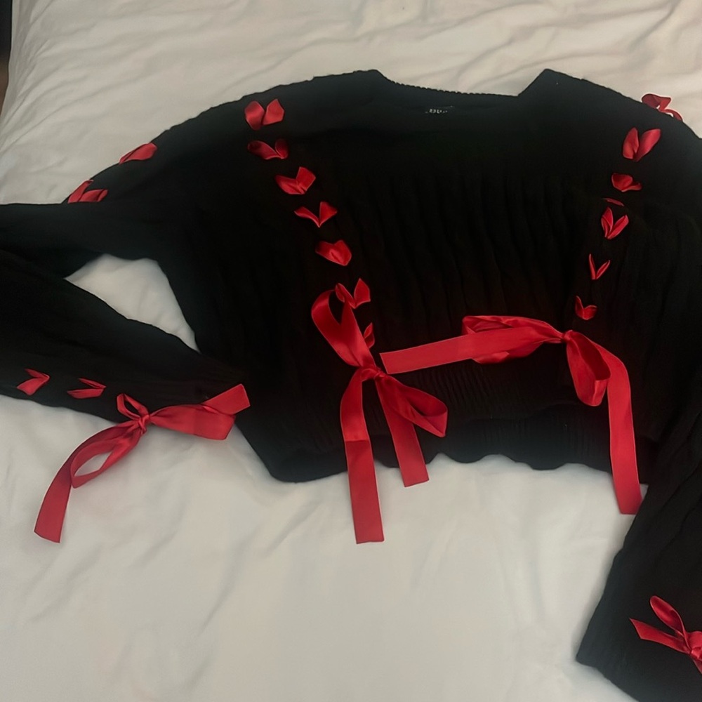 Cute ribboned sweater